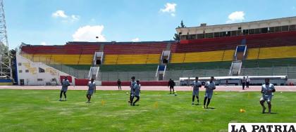 Intensa preparación de Oruro Royal con miras al inicio del 
certamen / Oruro Royal
