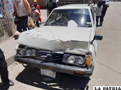 De esta manera quedó el vehículo tras el impacto /LA PATRIA