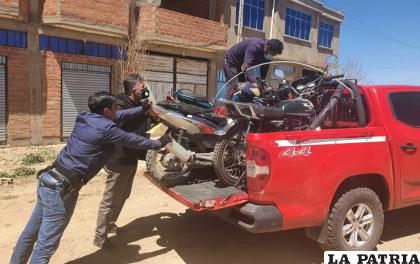 El operativo se desarrolló en Caracollo donde lograron recuperar las motocicletas /DIPROVE
