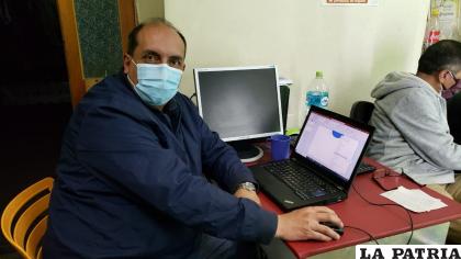 Marcelo Miralles apoyando el trabajo con las estadísticas