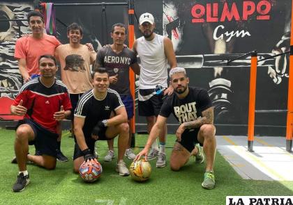 El primer plantel entrena por su cuenta pero la paciencia ya se agota /RR.SS