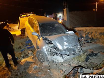 De esta manera quedó el automóvil tras el choque /LA PATRIA
