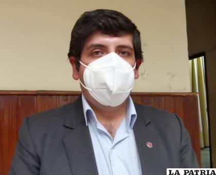 Roberto Zelaya, jefe médico de la UTI del Hospital General bloque Oruro-Corea /LA PATRIA