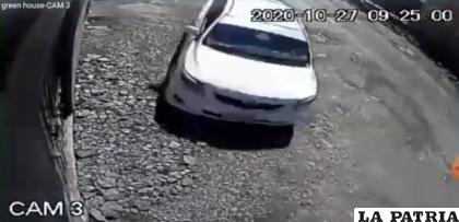 La cámara de seguridad captó el vehículo donde los ladrones cometieron el ilícito /Felcn
