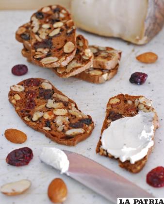 Biscotes crujientes de frutos secos
