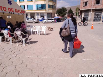La gente acude con su mascota al centro de esterilización en la zona Sur