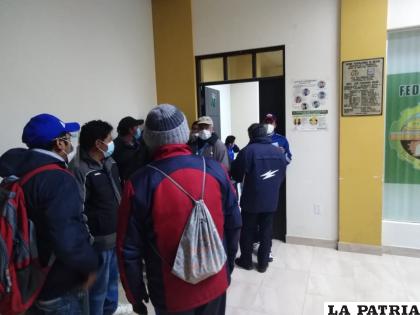 Hubo más hinchas que socios en la asamblea de ayer /LA PATRIA