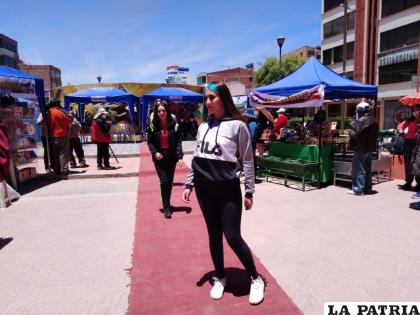 Interesante desfile de modas con prendas hechas en Oruro / LA PATRIA