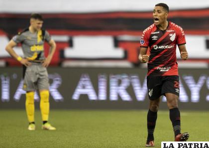 Pedro Rocha Neves celebra la victoria, fue autor del segundo gol /subrayado.com