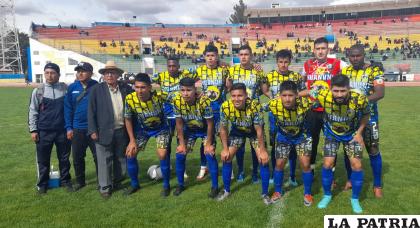 EM Huanuni equipo orureño que pretende subir al fútbol profesional /LA PATRIA