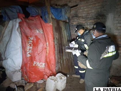 La Policía durante el procesamiento del lugar del hecho /Archivo LA PATRIA