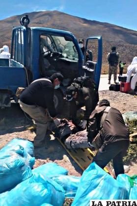 El occiso es trasladado a la morgue de Oruro /Policía
