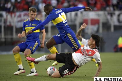 La acción del Superclásico que se disputó en el estadio Monumental /infobae.com