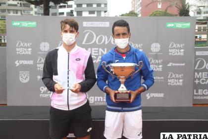 Camilo Carabelli y Hugo Dellien, el boliviano con el trofeo de campeón /FBT