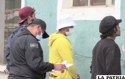 Los inmigrantes fueron requisados en dependencias del Batallón de Seguridad Física /LA PATRIA