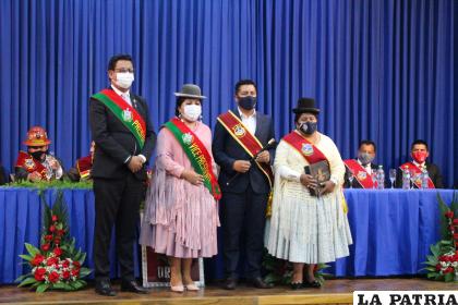 Autoridades paceñas asistieron a la Sesión de Honor /LA PATRIA
