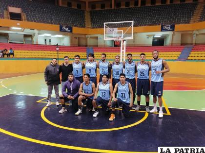 El combinado de los jugadores extranjeros con deportistas del CAN /Amaru Molina