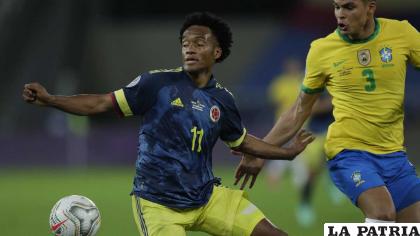 Colombia con la misión de frenar a Brasil para seguir en zona de clasificación /AFP