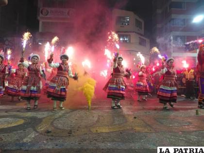 Al menos 350 danzarines aproximadamente forman parte de este conjunto folklórico /BLOQUE WIQUIS