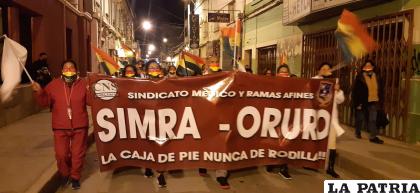 El Simra Oruro engrosó la marcha junto a otras instituciones /LA PATRIA