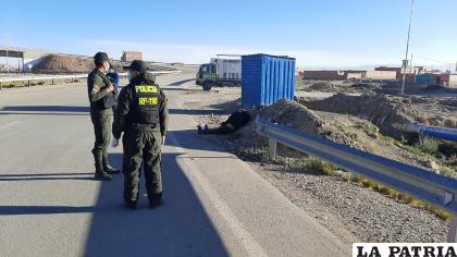 La occisa fue hallada en la carretera Oruro-Caracollo /LA PATRIA