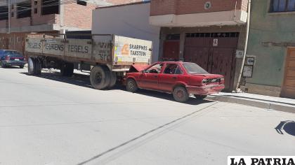 El automóvil salió visiblemente afectado por la falta de precaución del protagonista /LA PATRIA