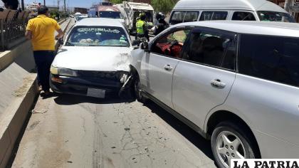 La colisión frontal registró una pasajera herida del taxi /LA PATRIA