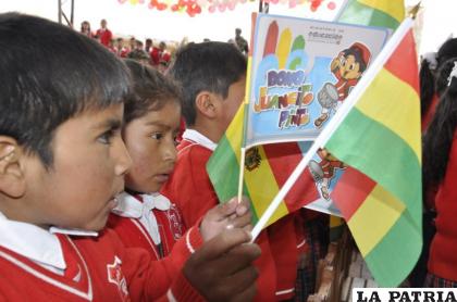 El bono “Juancito Pinto” beneficiará a los estudiantes de Bolivia, pero no a todos /INTERNET