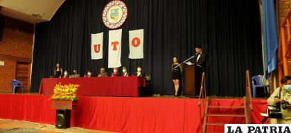 Autoridades universitarias durante el acto de aniversario de la UTO /LA PATRIA 