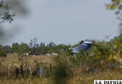 Restos de un avión en el sitio del accidente cerca de la intersección de Morton Road y del camino FM 2855, en Brookshire, Texas /Odofredo A. Vásquez /Houston Chronicle vía AP