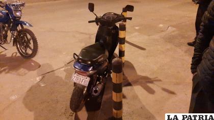 La moto registró pequeños daños en su estructura /LA PATRIA