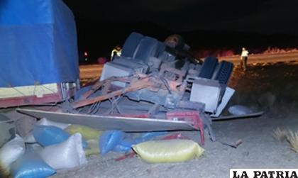 El conductor transportaba sacos de haba /POLICIA