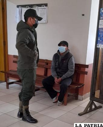 El sindicado, segundos antes de ingresar a la audiencia /LA PATRIA