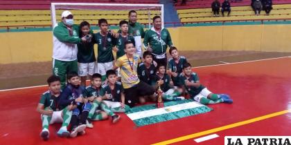 Santa Cruz digno campeón del futsal Sub-12 /LA PATRIA