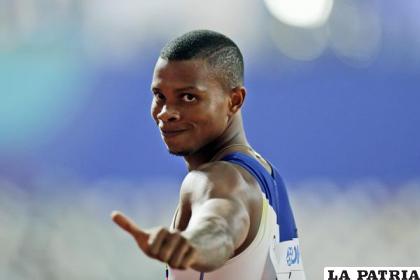 El ecuatoriano Alex Quiñónez cuando participó de los 200 metros llanos en los Campeonatos Mundiales de Atletismo en Doha, Qatar /AP Photo /Petr David Josek