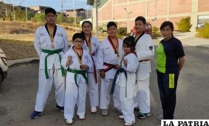 Los taekwondistas orureños siguen cosechando medallas 
/Taekwondo Oruro