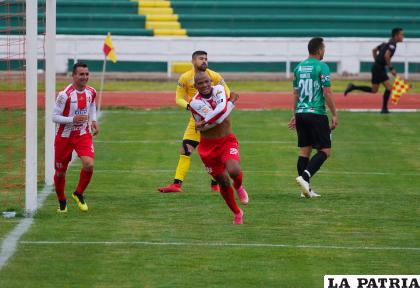 Erik Correa anotó el único gol del partido para el triunfo de Independiente /APG