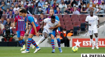 Vinicius elude la marca de sus adversarios /as.com