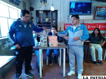 Los nuevos dirigentes de la pelota de mano y la raqueta /LA PATRIA