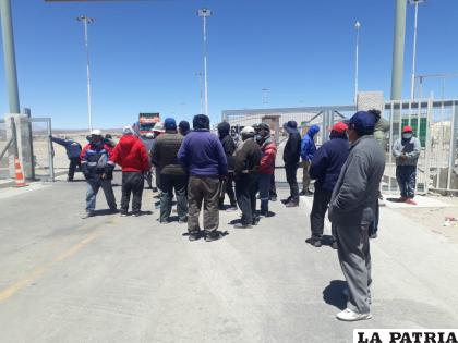 Camioneros piden presencia de autoridades bolivianas /RR.SS.
