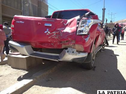 Vehículos estacionados sufrieron daños materiales /Comando de Potosí