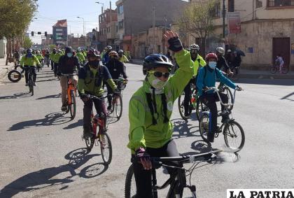 Una actividad sana para celebrar la fundación de Oruro /GAMO