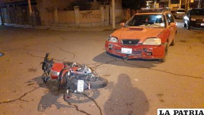 Los dos ocupantes de la moto fueron socorridos hasta un hospital de la ciudad /LA PATRIA