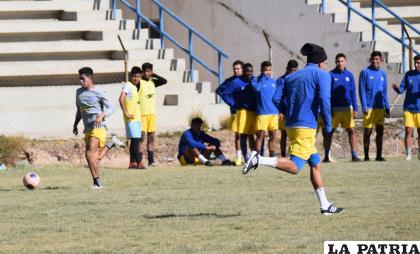 Los jugadores partirán a Sucre a las 13:00 horas desde el Parque de la Unión Nacional /LA PATRIA