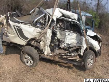 La camioneta quedó inservible tras la colisión /Red Gigavisión
