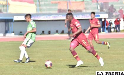 El cuadro orureño confía en lo que pueda hacer su goleador Thabiso Brown / LA PATRIA