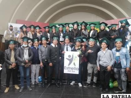 Jóvenes y señoritas concluyen programa formativo / LA PATRIA