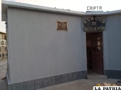 Mausoleo de los héroes de Boquerón fue refaccionado por los familiares /GENTILEZA  