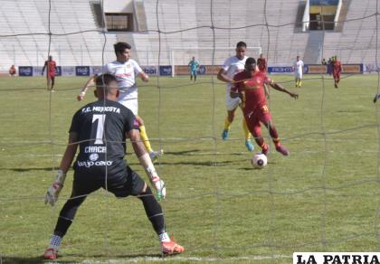 Thabiso Brown volvió a la senda goleadora en la tarde de ayer 
/LA PATRIA
