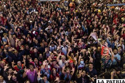 Simpatizantes de Lula esperan los resultados tras los comicios /AP